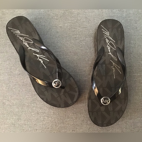 Michael Kors Shoes - Michael Kors JetSet Signature Logo Flip Flops Size 8